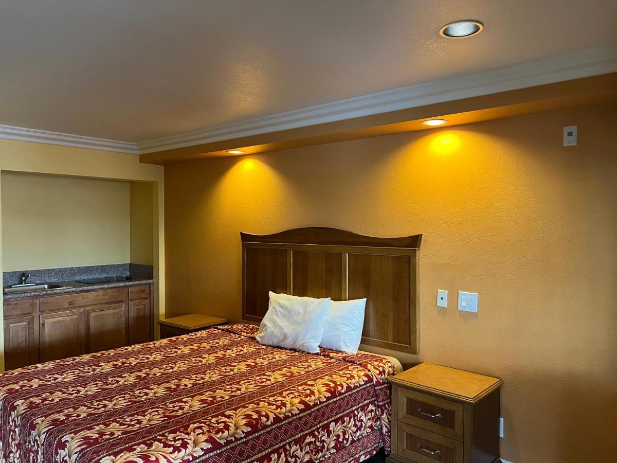 Industry Inn & Suites Ла Пуенте Екстериор снимка
