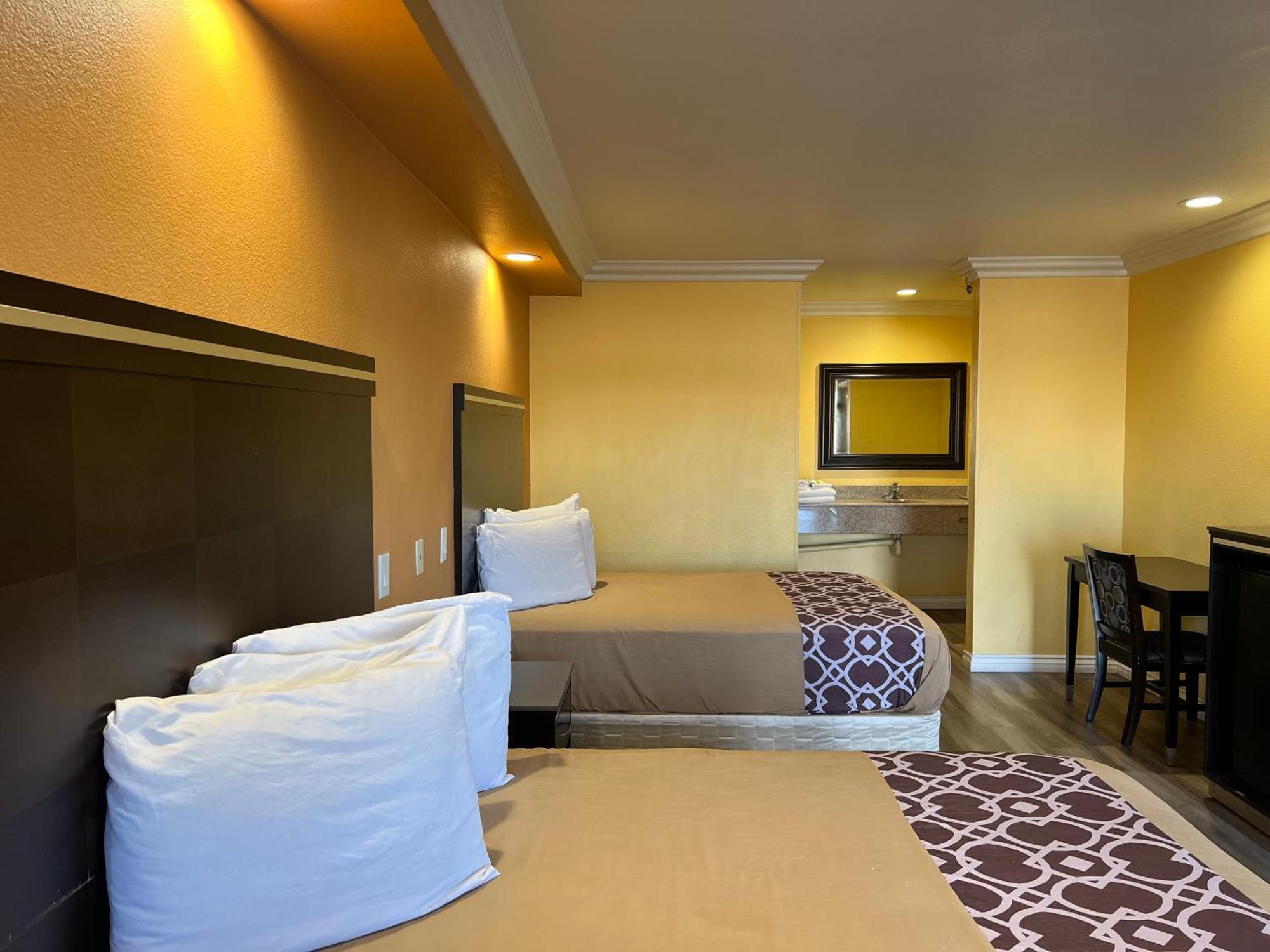 Industry Inn & Suites Ла Пуенте Екстериор снимка
