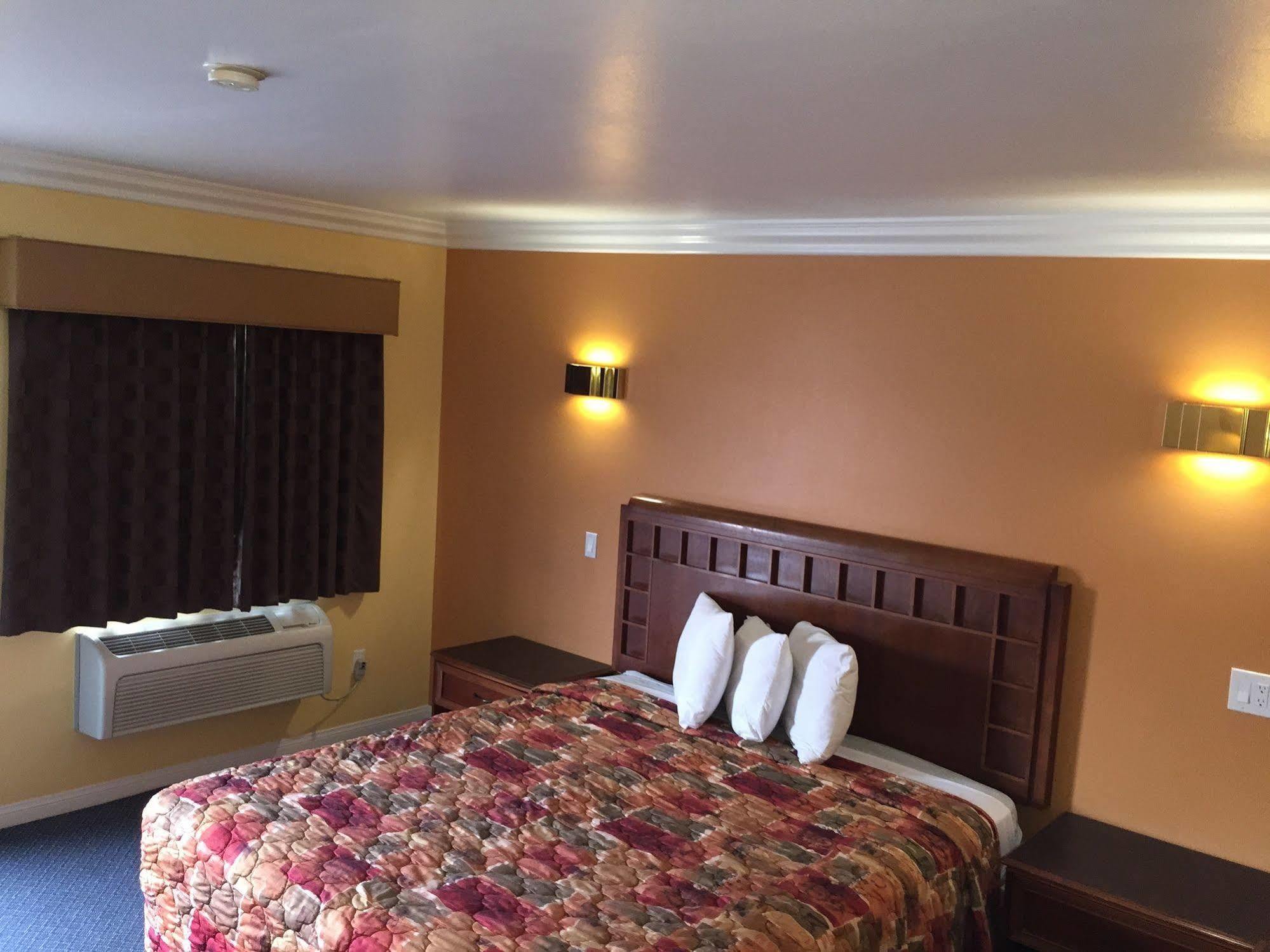 Industry Inn & Suites Ла Пуенте Екстериор снимка