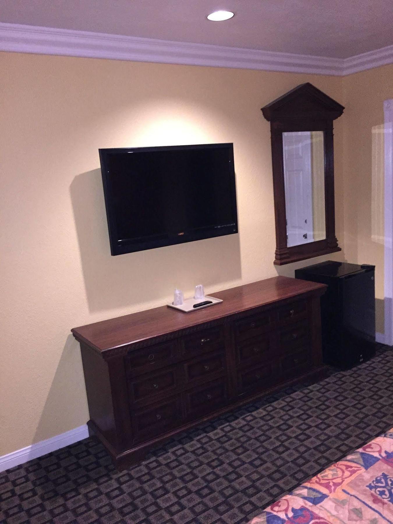 Industry Inn & Suites Ла Пуенте Екстериор снимка