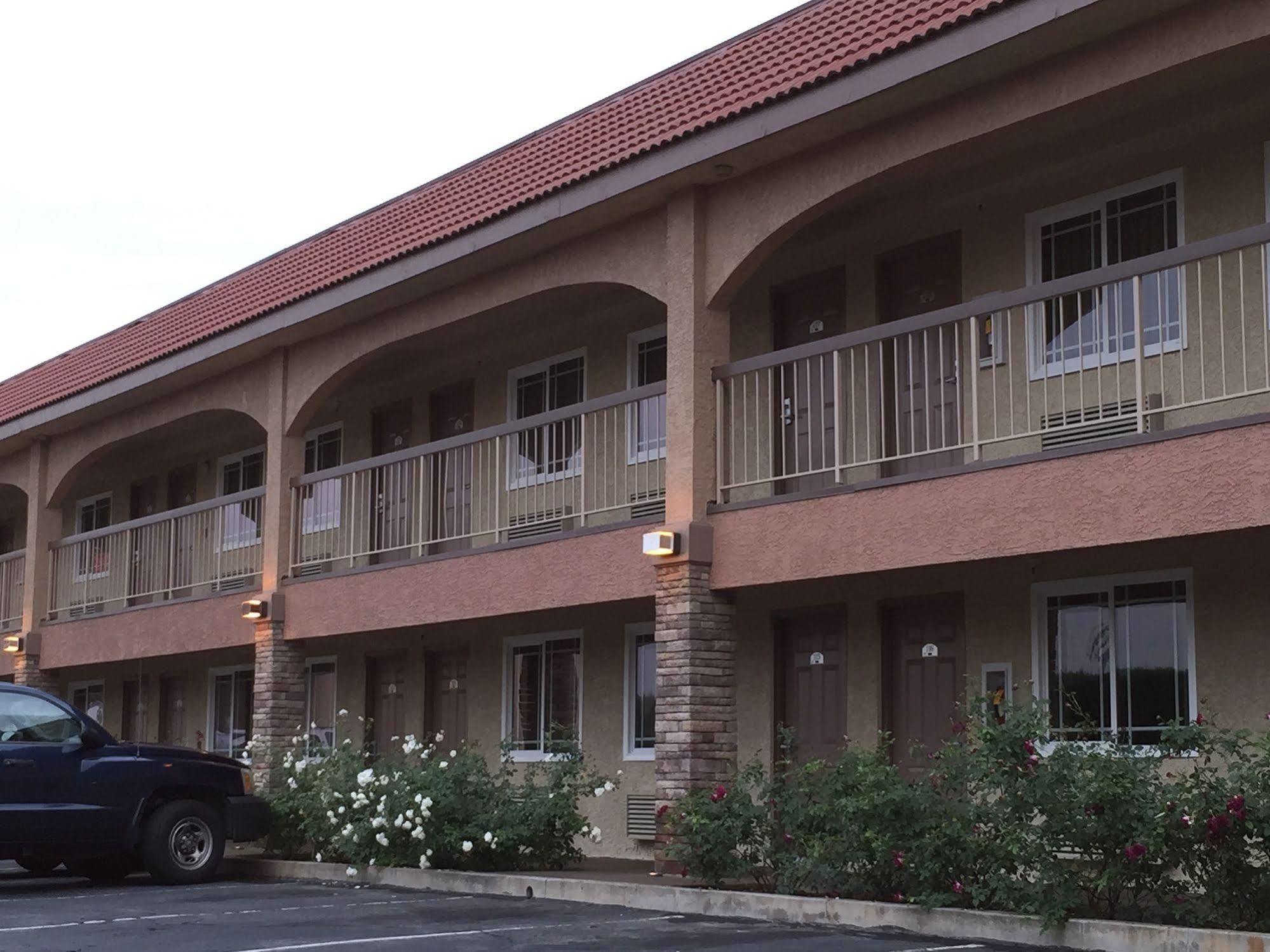 Industry Inn & Suites Ла Пуенте Екстериор снимка